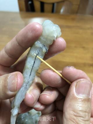 糖醋虾球的做法步骤：2