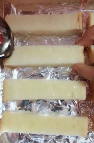 酥脆蜜糖吐司的做法步骤：2