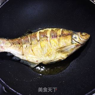 家常烧鳊鱼的做法步骤：3