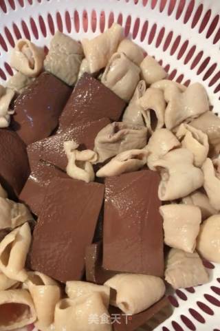 香辣肥肠鸭血的做法步骤：4