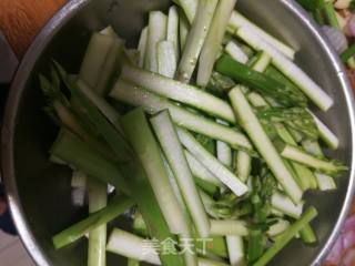 芦笋炒鱼片的做法步骤：2