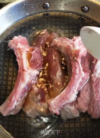 手把排骨的做法步骤：1