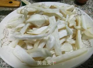 手撕杏鲍菇的做法步骤：1