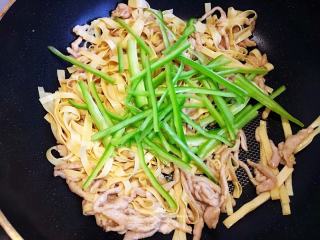千张小炒肉的做法步骤：6
