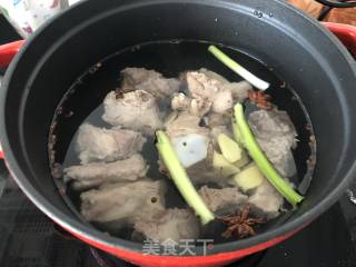 排骨萝卜汤的做法步骤：3