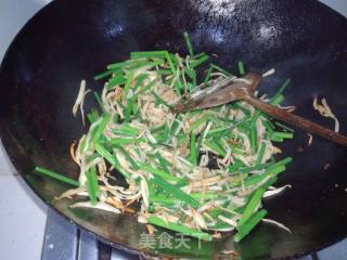 韭菜苔炒杏鲍菇的做法步骤：11