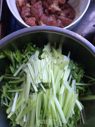 小炒牛肉的做法步骤：4