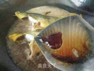 炖黄骨鱼的做法步骤：7