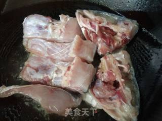剁椒炖草鱼块的做法步骤：3