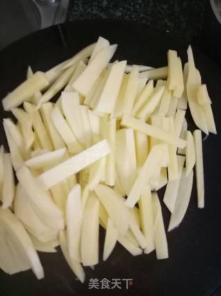 炸土豆条的做法步骤：4