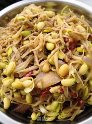 黄豆芽炒金针菇的做法步骤：7