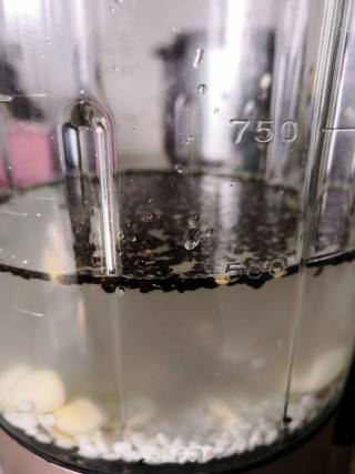 香浓黑芝麻杏仁露的做法步骤：5