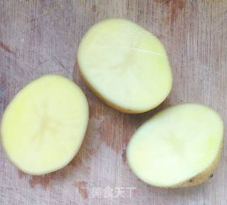 土豆肉饼的做法步骤：1