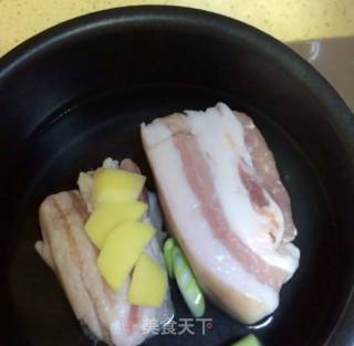 回锅肉的做法步骤：1