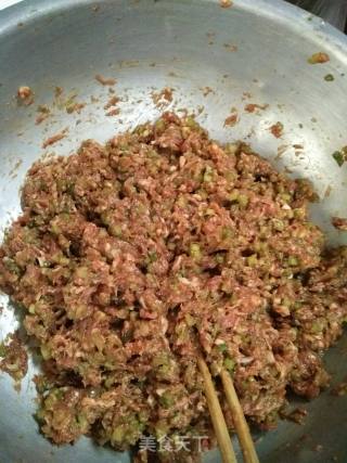 芹菜猪肉水饺的做法步骤：3
