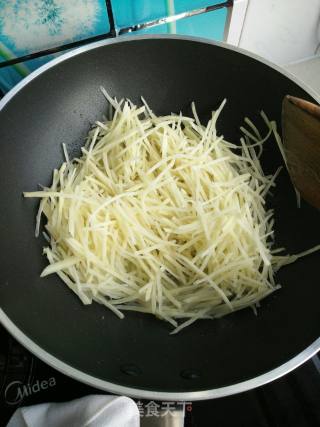 青椒土豆丝的做法步骤：4