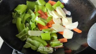 青椒胡萝卜炒肉的做法步骤：7