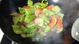 青椒胡萝卜炒肉的做法步骤：8