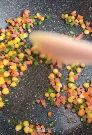 蛋包饭的做法步骤：2
