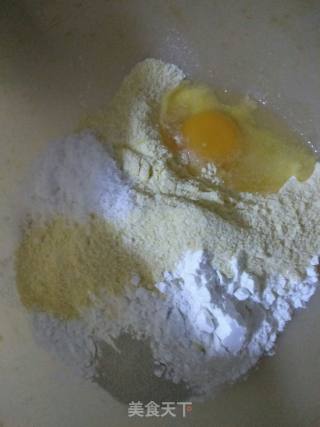 玉米面饼子的做法步骤：2