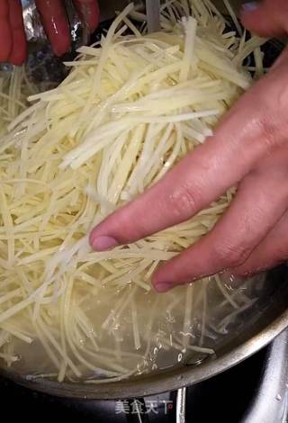 凉拌手切土豆丝的做法步骤：3
