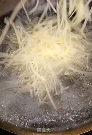凉拌手切土豆丝的做法步骤：4