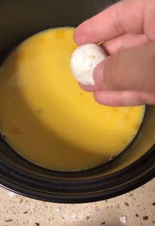 香炸糯米蛋壳球的做法步骤：9