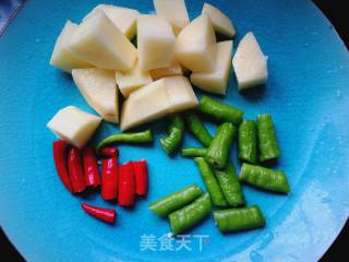 烧鸡公的做法步骤：1