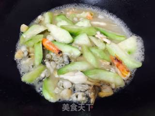 海鲜丝瓜焖粉条的做法步骤：6