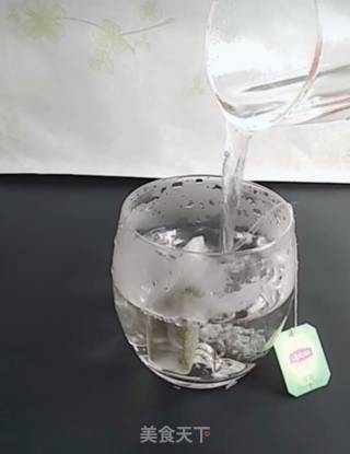 金桔柠檬百香果绿茶的做法步骤：1