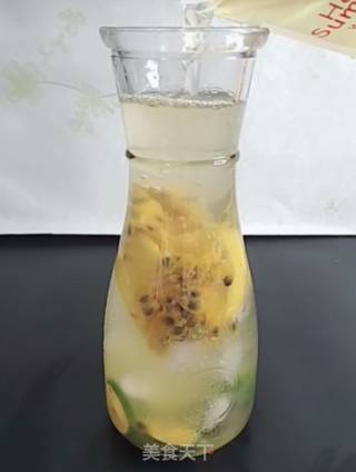 金桔柠檬百香果绿茶的做法步骤：8
