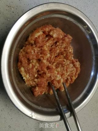 薯粉肉丸子的做法步骤：1