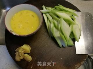 丝瓜鸡蛋汤的做法步骤：1