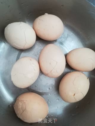 五香茶叶蛋的做法步骤：4