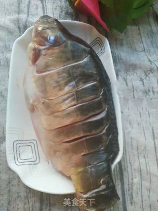 糖醋脆皮鱼的做法步骤：1