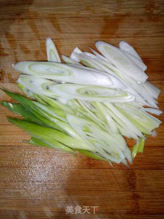 葱爆羊肉的做法步骤：2