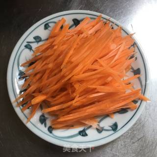 胡萝卜炒肉丝的做法步骤：3