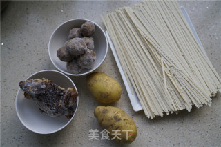 牛肉丸牛肉汤面的做法步骤：1