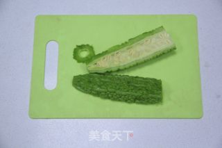 不用怀疑，夏季最强刮油消脂苦瓜水的做法步骤：2