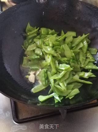 蒜香荷兰豆的做法步骤：4