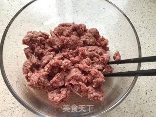 生煎牛肉饼的做法步骤：1