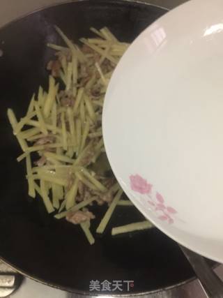 土豆丝炒肉的做法步骤：5