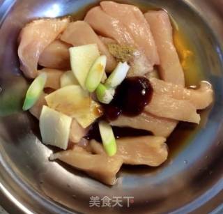 脆皮鸡肉串的做法步骤：2