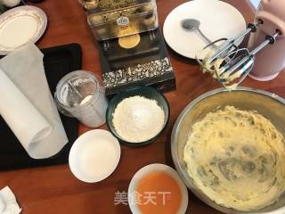 花环牛油曲奇的做法步骤：1