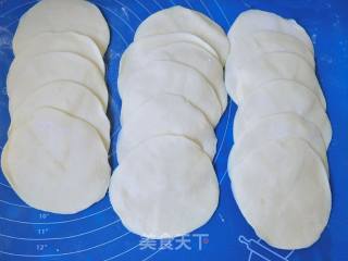 生煎芹菜猪肉包的做法步骤：2