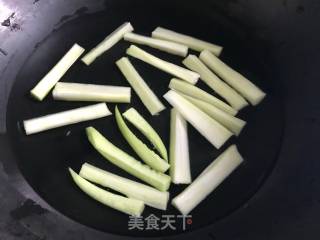 白灼芥蓝的做法步骤：2