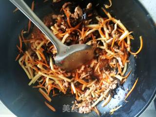 鱼香肉丝的做法步骤：8