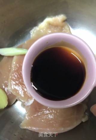 香煎鸡胸肉的做法步骤：2