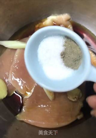 香煎鸡胸肉的做法步骤：3