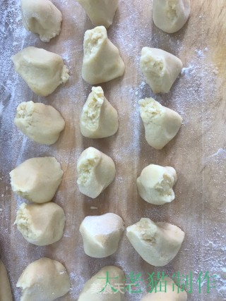 豆沙蛋黄饼的做法步骤：10